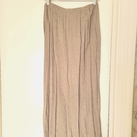 Harlow Dresses & Skirts - Lightweight Vintage Embroidered Nude Maxi Skirt L
